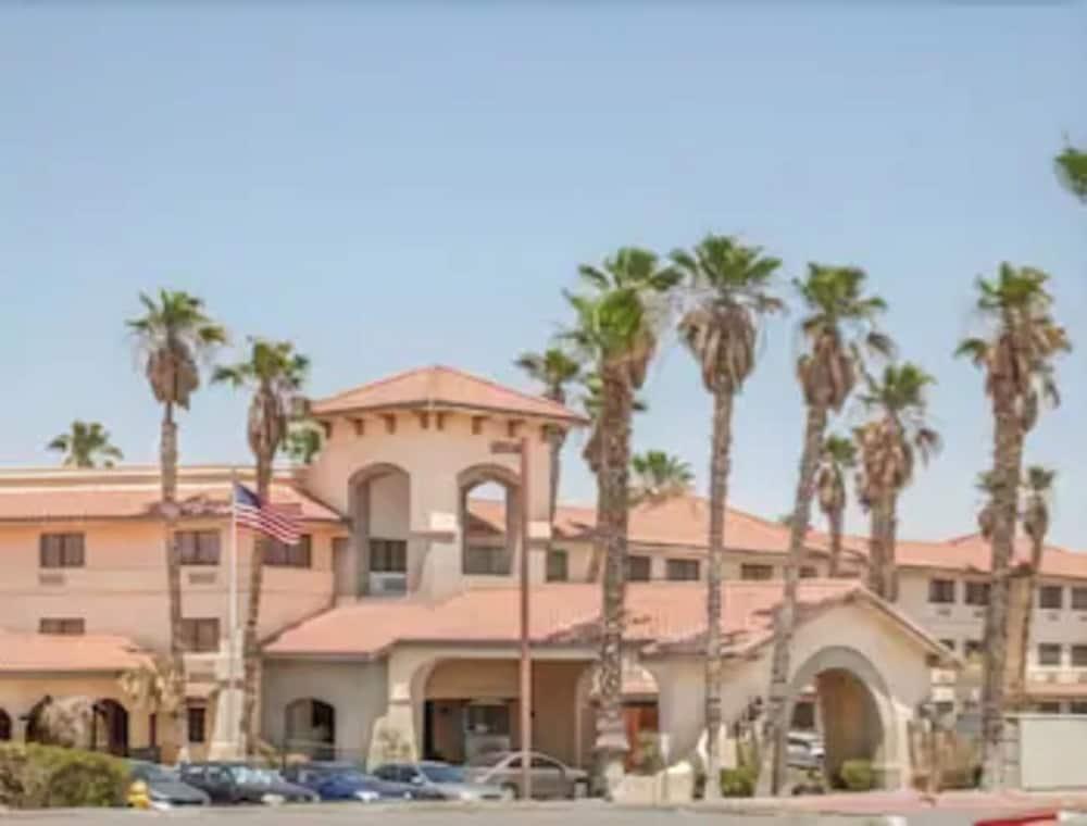 Ramada By Wyndham Barstow Hotel Buitenkant foto