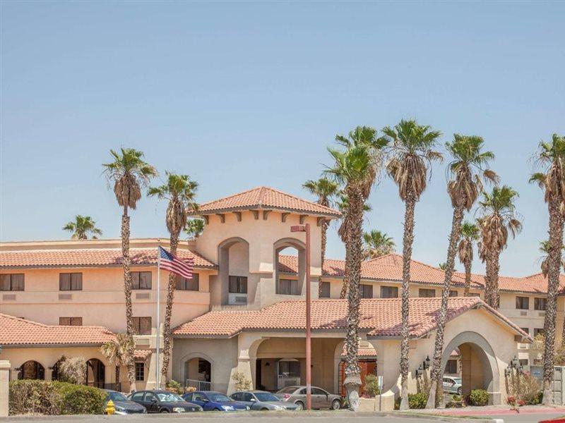 Ramada By Wyndham Barstow Hotel Buitenkant foto