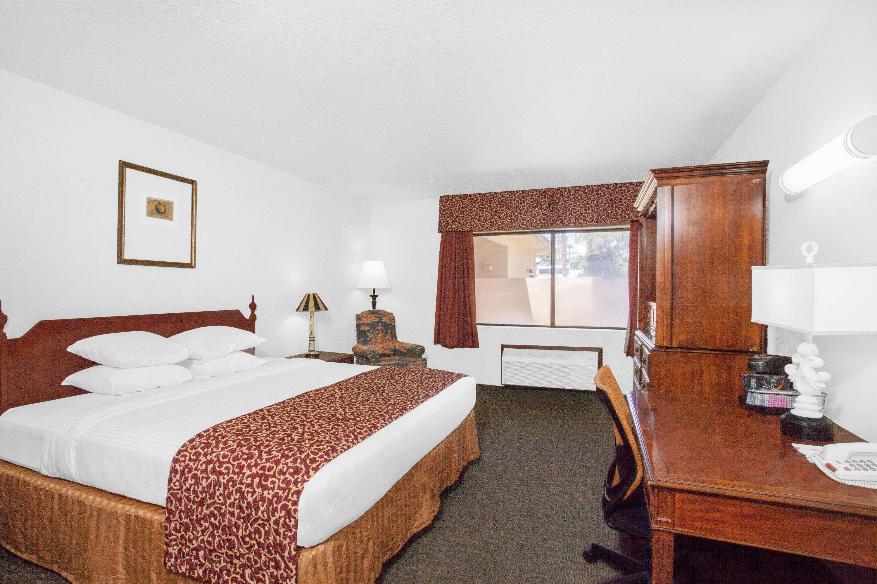 Ramada By Wyndham Barstow Hotel Buitenkant foto