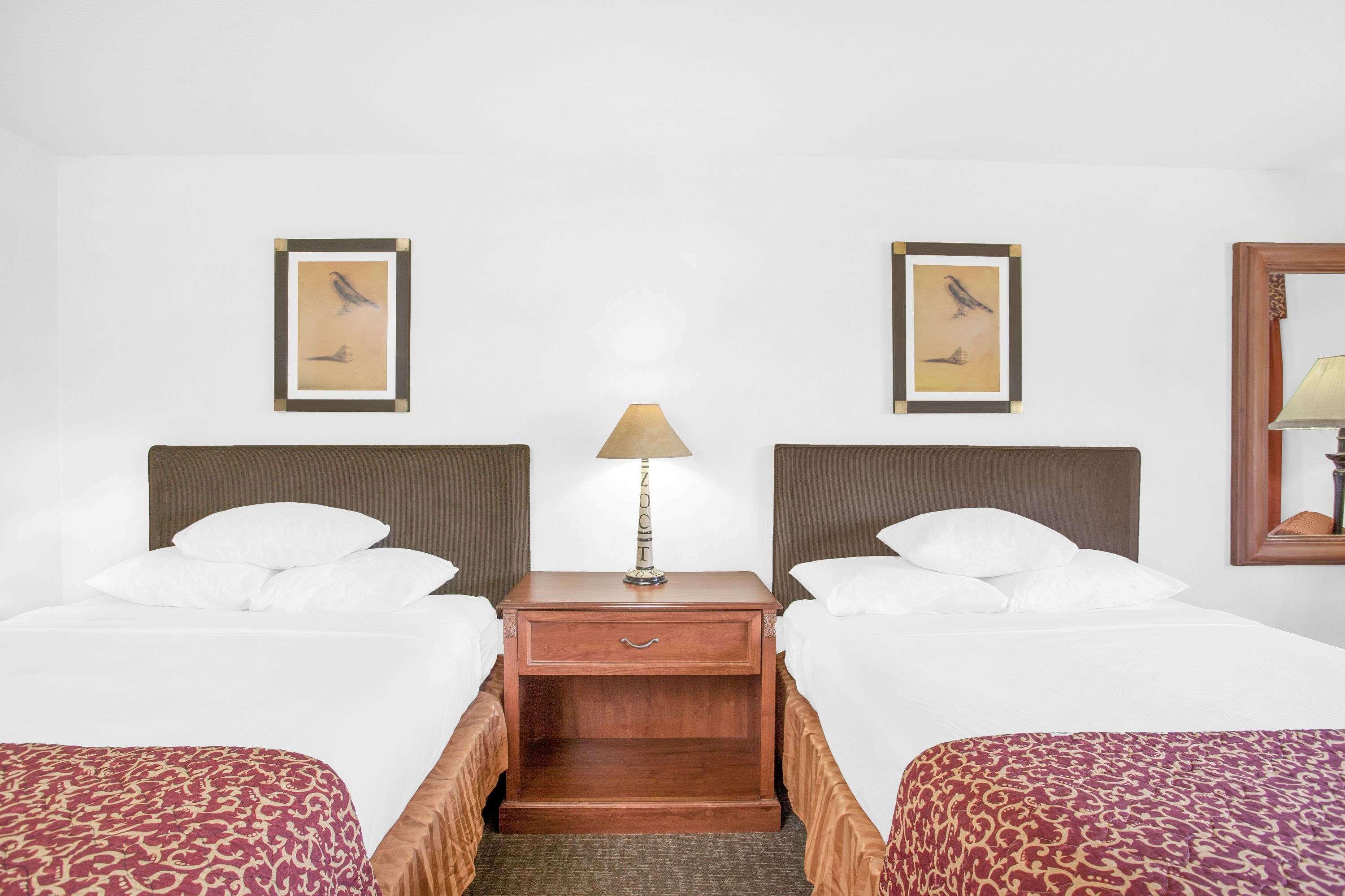 Ramada By Wyndham Barstow Hotel Buitenkant foto