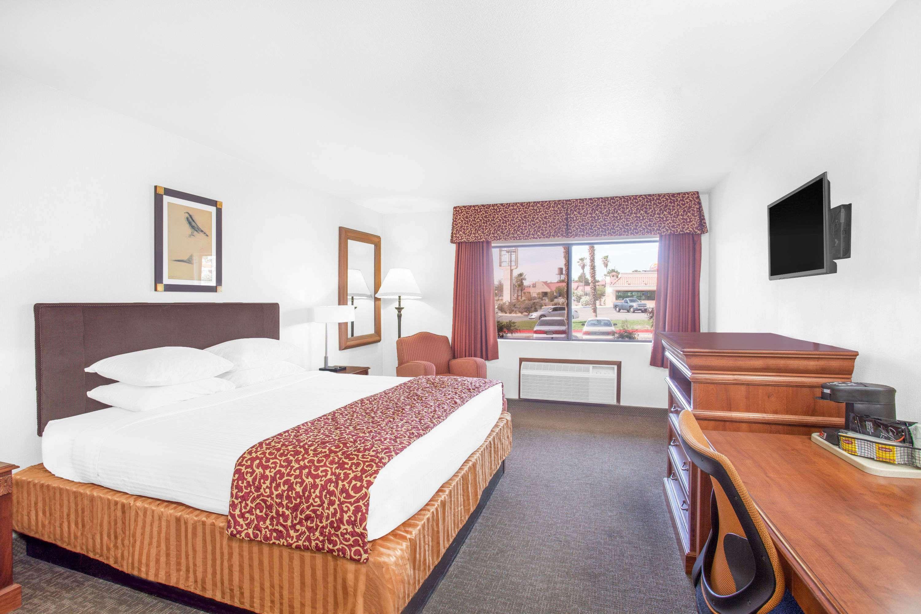 Ramada By Wyndham Barstow Hotel Buitenkant foto
