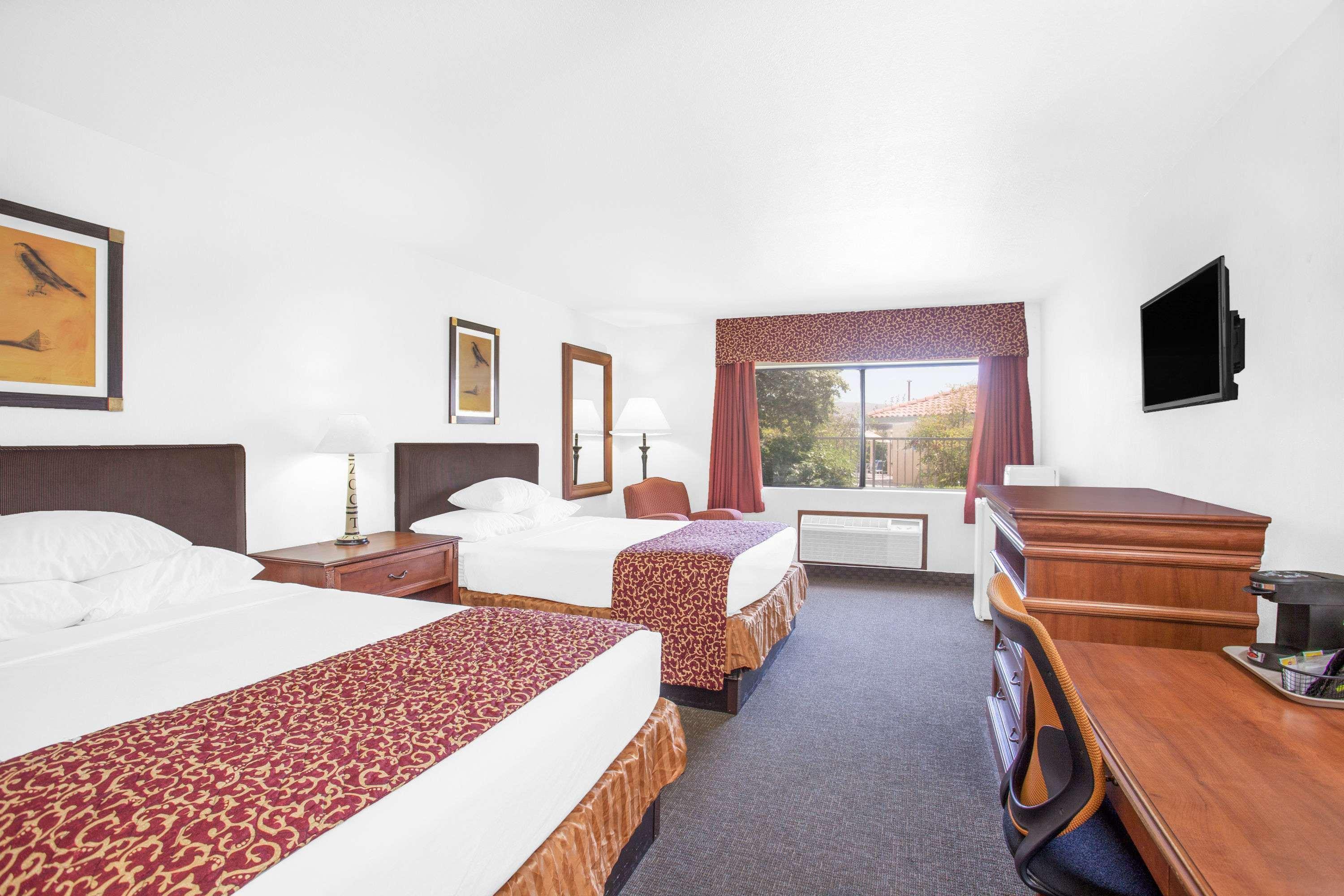 Ramada By Wyndham Barstow Hotel Buitenkant foto
