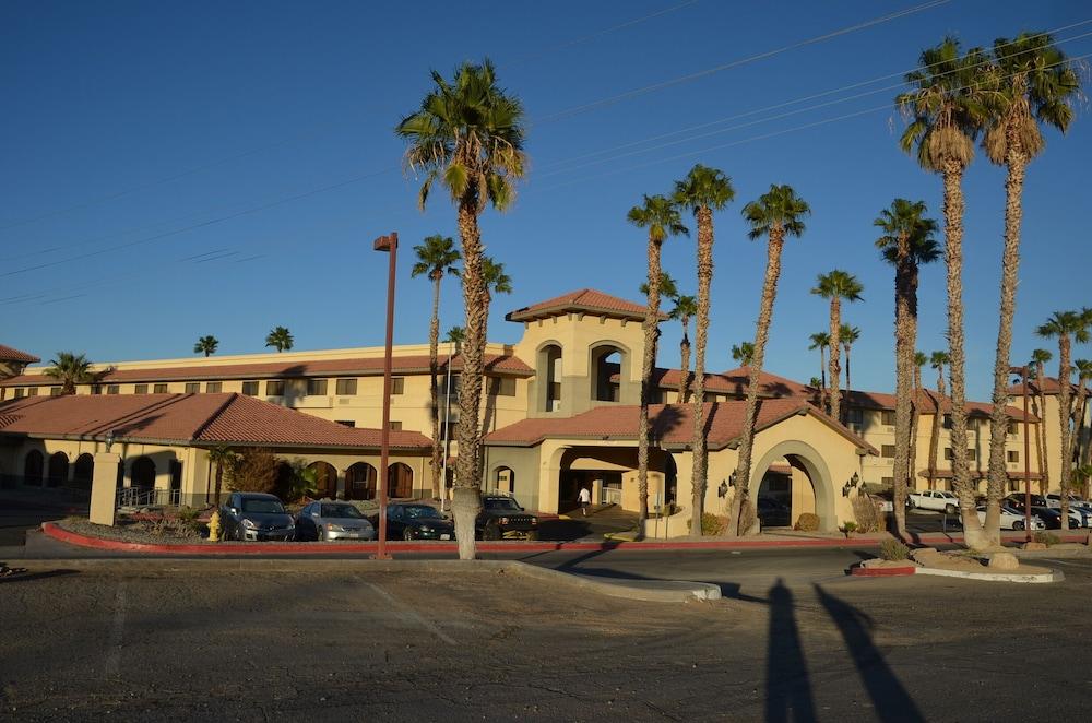 Ramada By Wyndham Barstow Hotel Buitenkant foto
